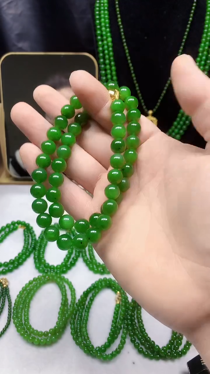 【闪购商品】和田玉（碧玉）颈饰未镶嵌卡10俄七矿阳绿色