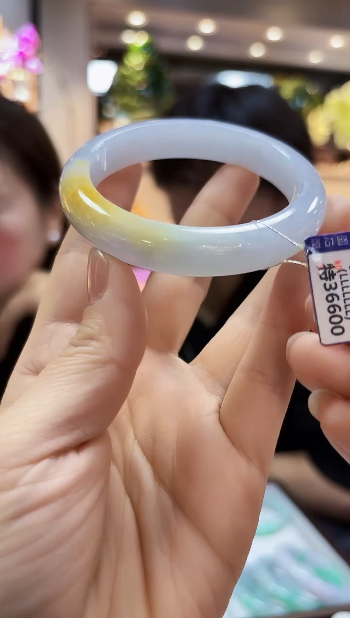 【闪购商品】翡翠颈饰未镶嵌57.8手镯