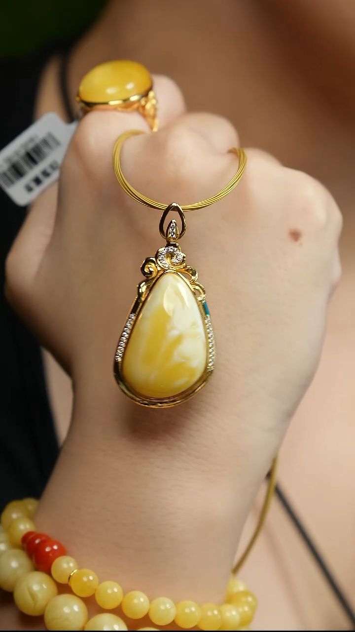 蜜蜡吊坠(赠链)银S925镶嵌D****y水滴