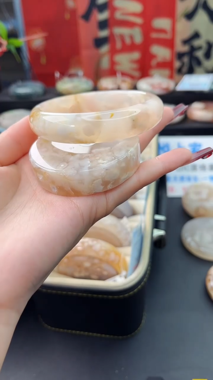 【闪购商品】石英质玉手镯未镶嵌赠送镯心（63圈口）