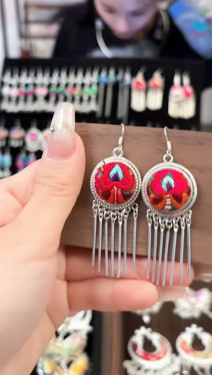 织绣非遗艺枝独秀老绣饰品093