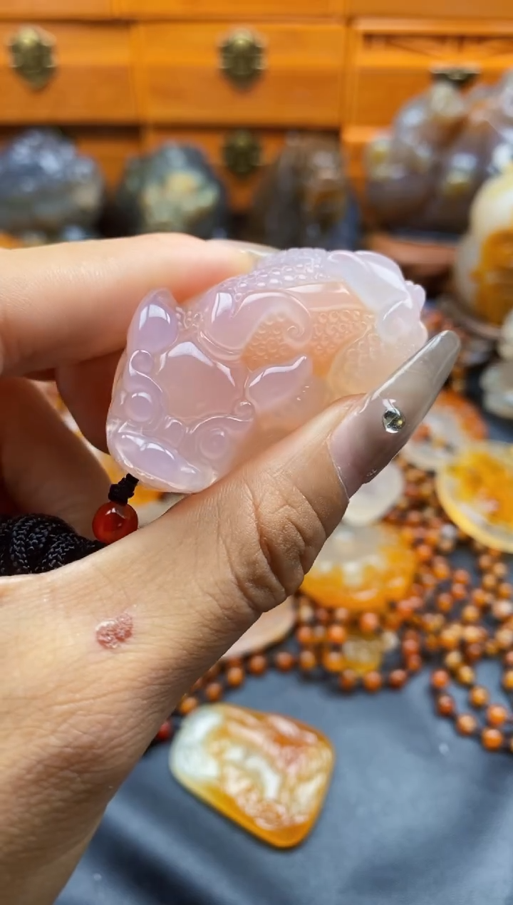 玛瑙/玉髓挂件未镶嵌白*ll