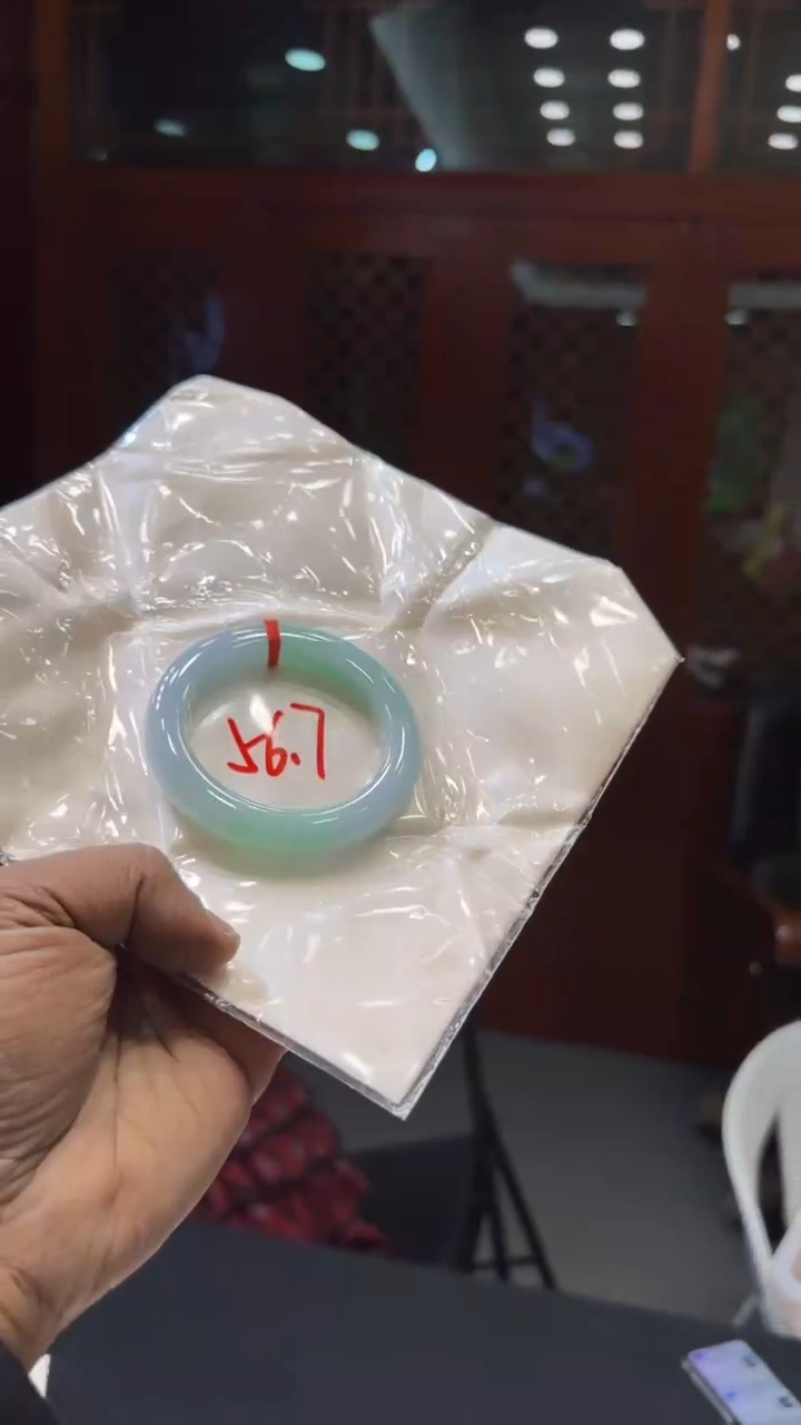 【闪购商品】翡翠手镯未镶嵌手镯