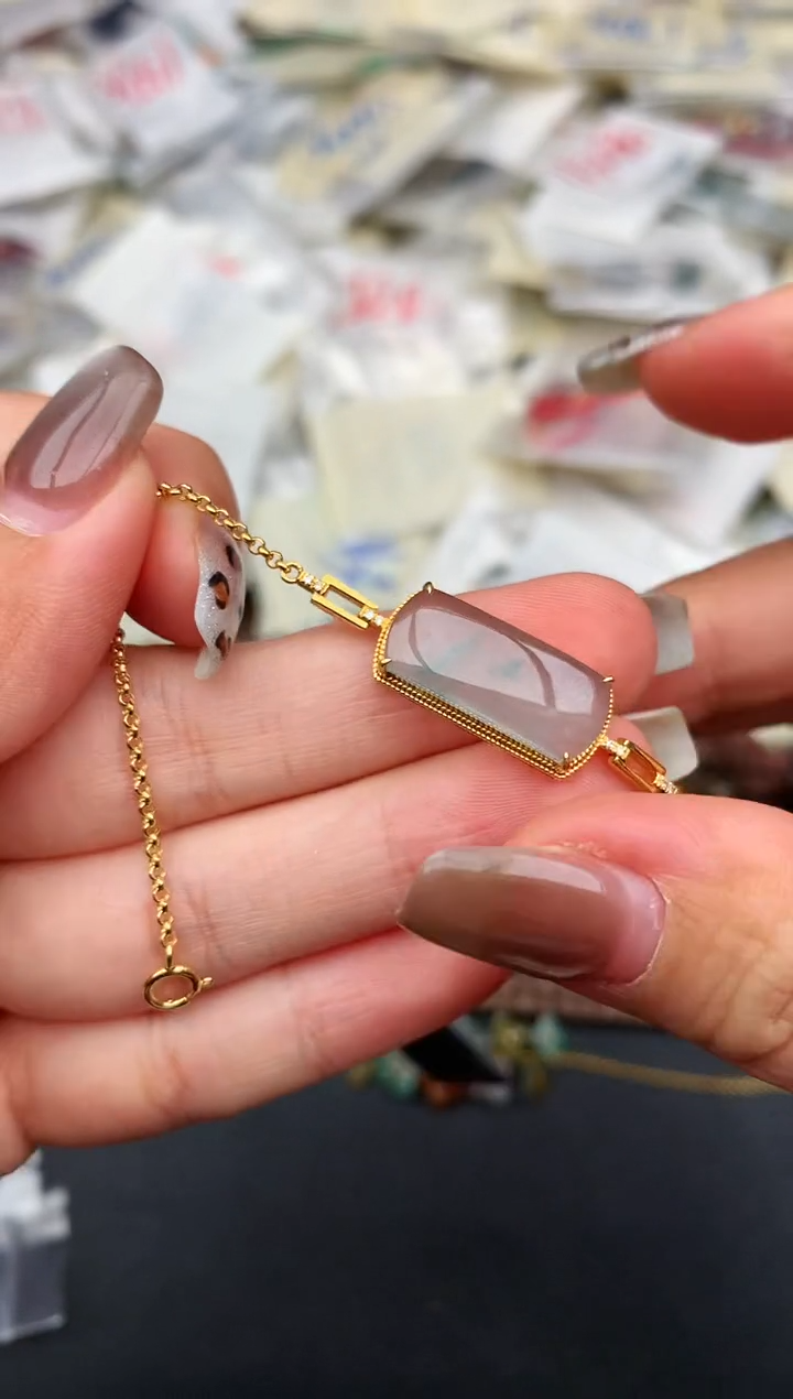 18K金镶嵌挂件翡翠—