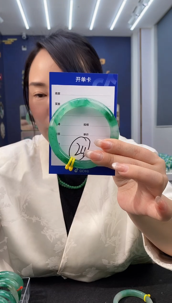 【闪购商品】石英质玉手镯未镶嵌24