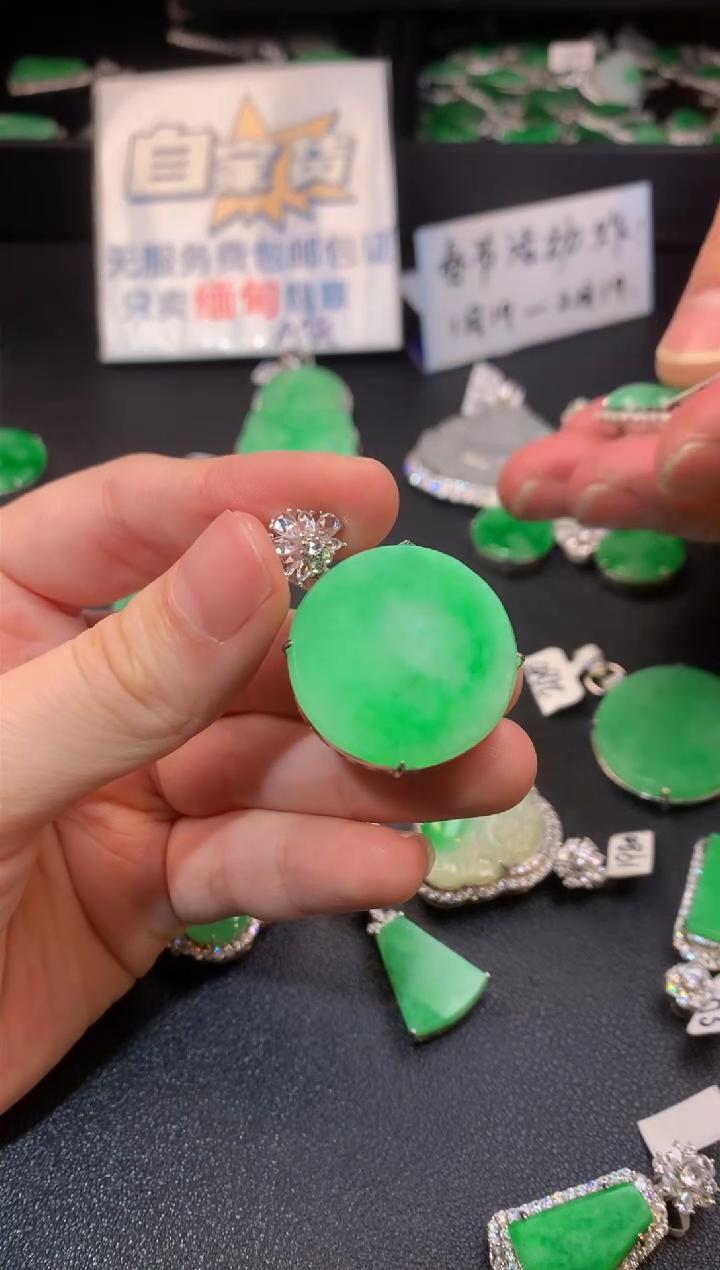 【闪购商品】翡翠颈饰银S925镶嵌翡翠