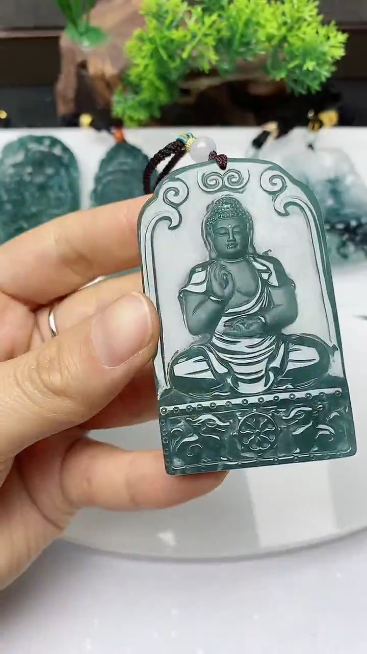 【闪购商品】翡翠颈饰未镶嵌         