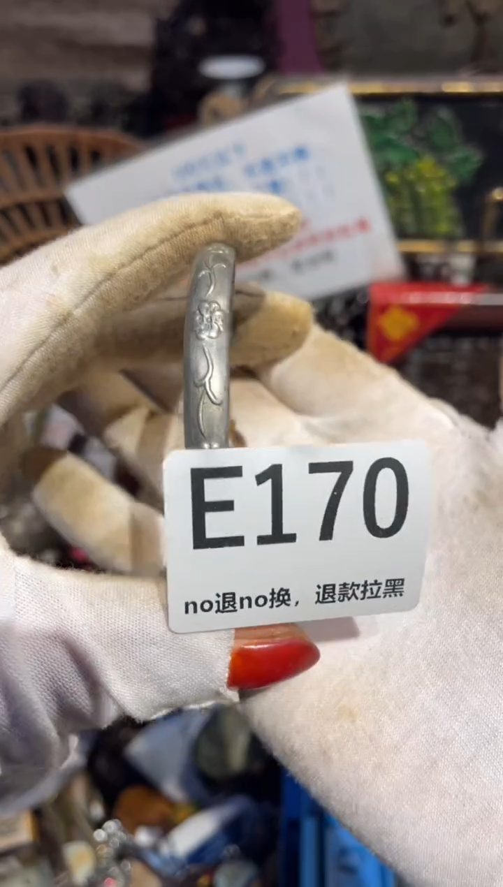瓷片何*东表姐直播链接所见所得