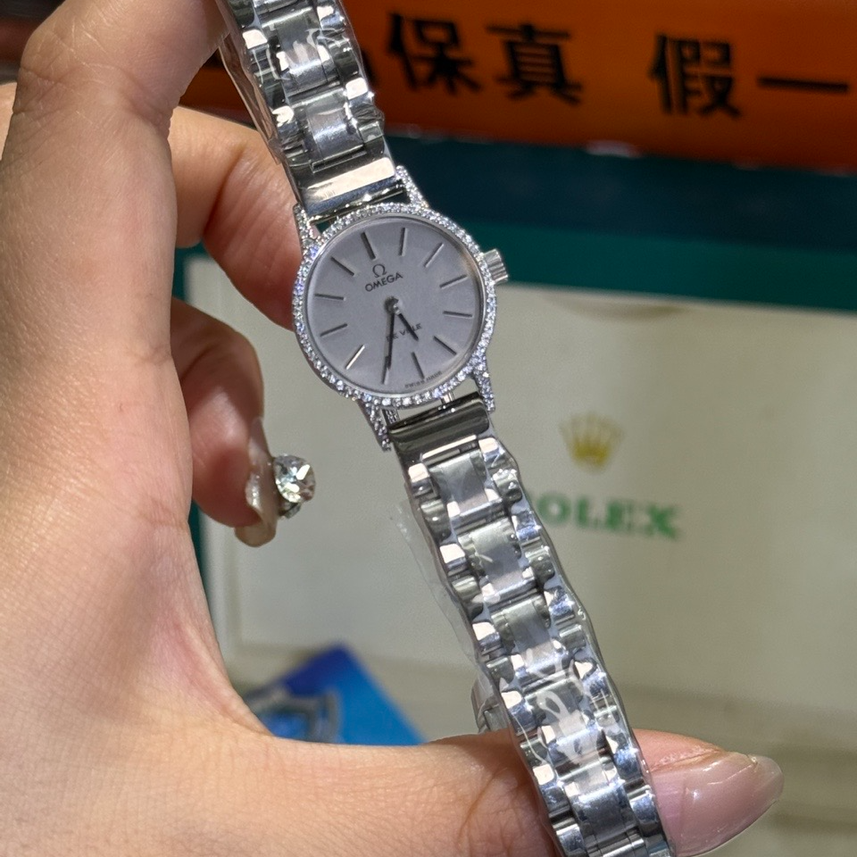 95新 Omega/欧米茄  手动机械后钻20mm/公价32999/w11098