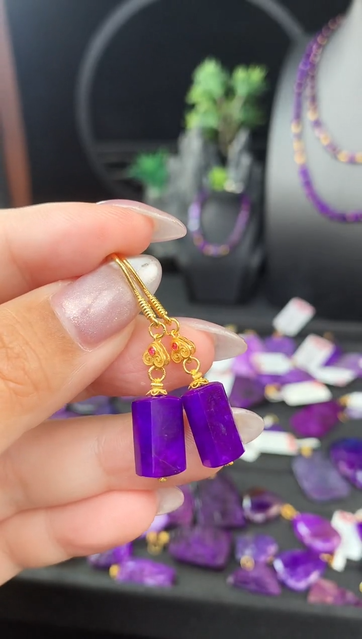 【闪购商品】苏纪石（舒俱来）耳钩18K金镶嵌.