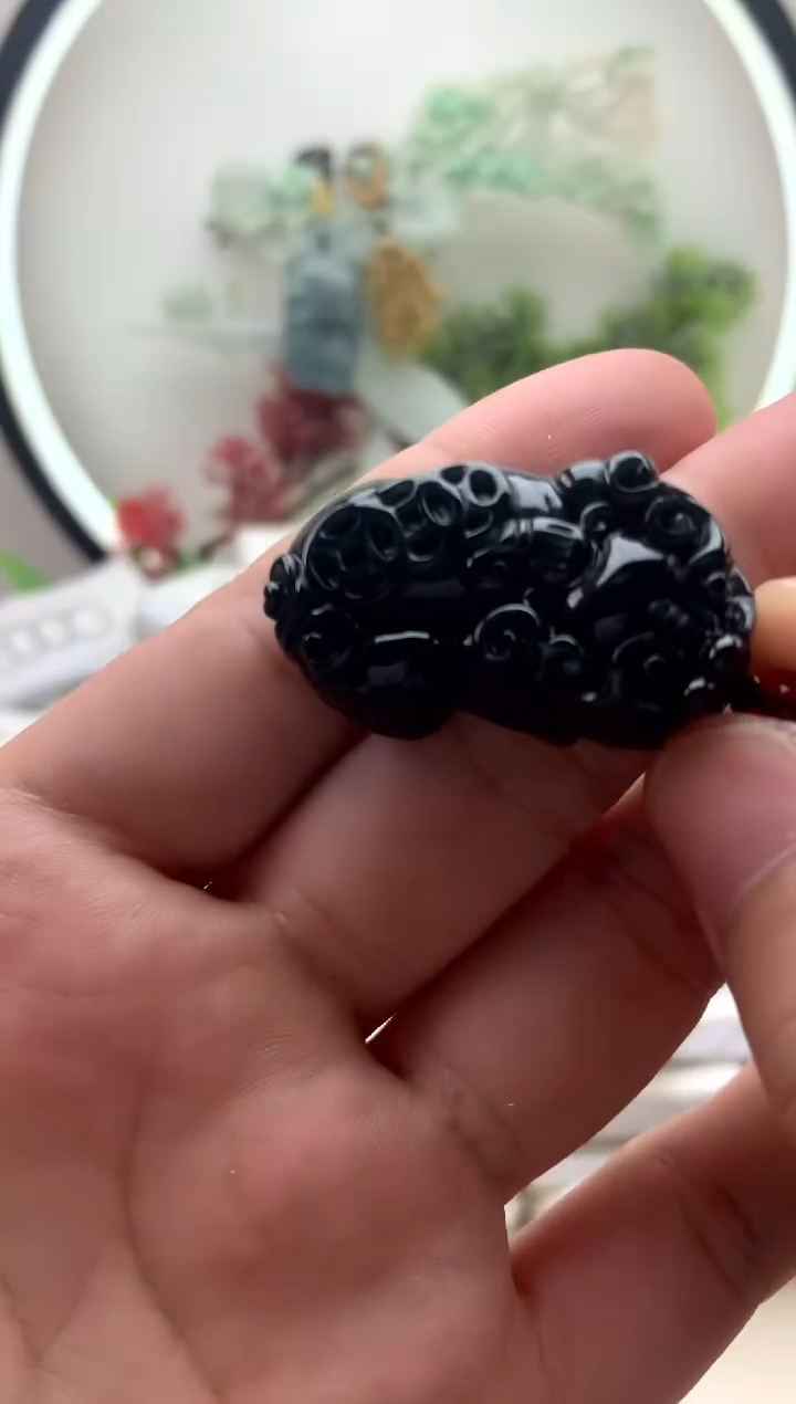 颈饰未镶嵌翡翠貔貅