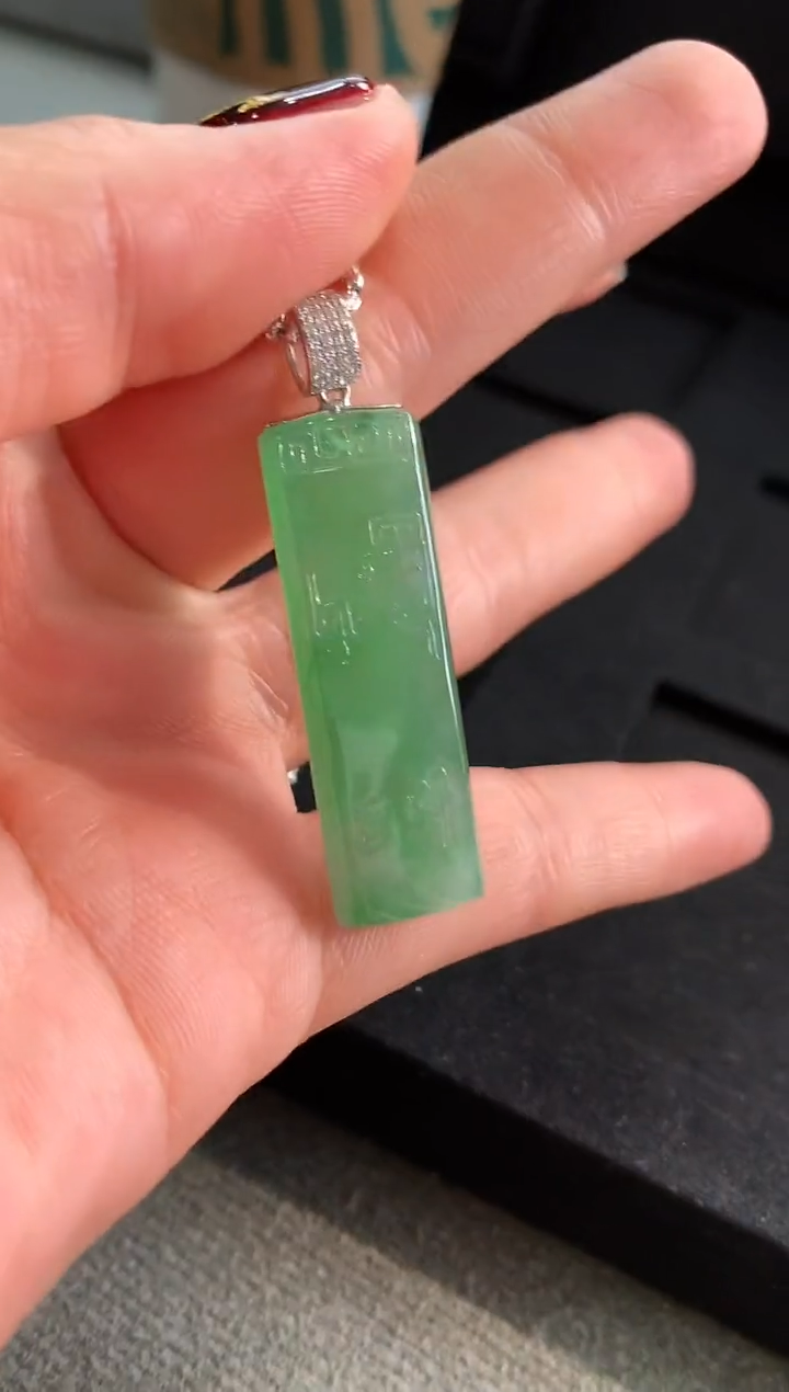 【闪购商品】翡翠吊坠(不含链)18K金镶嵌吊坠