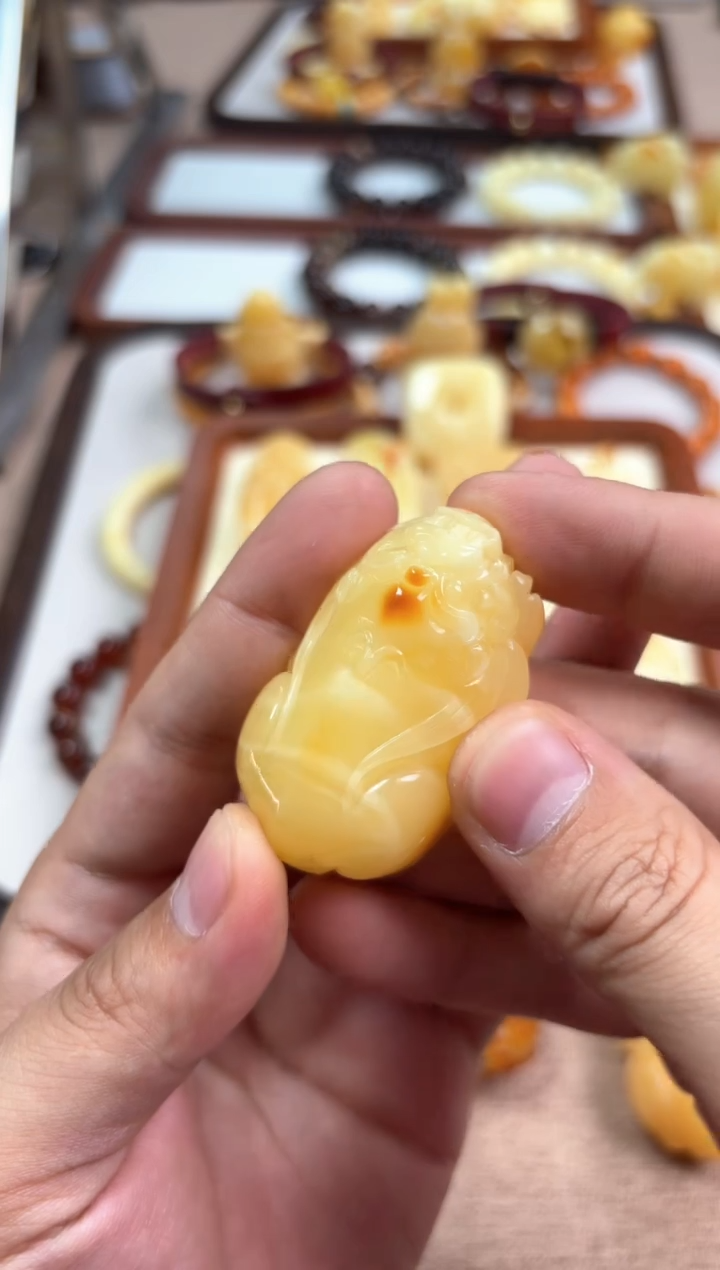 【闪购商品】蜜蜡裸石未镶嵌雕刻