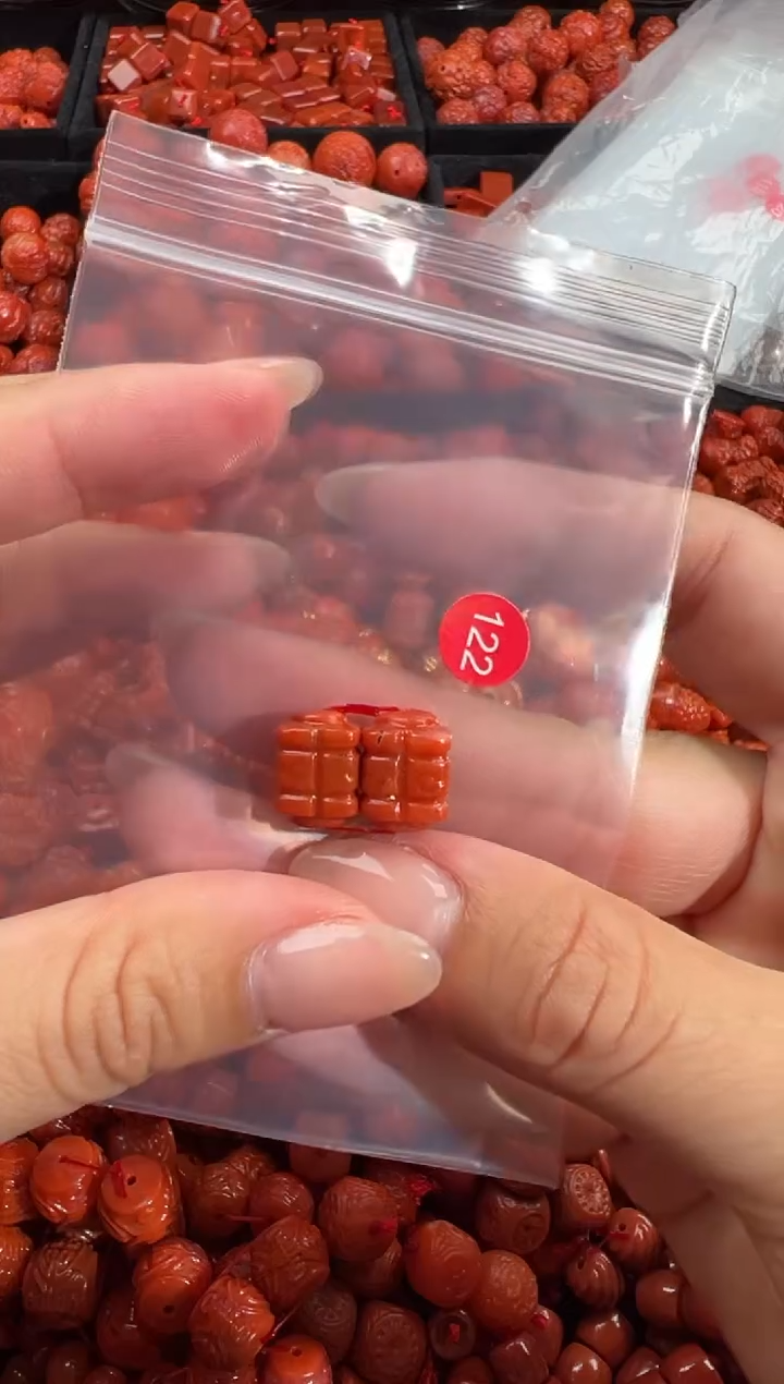 南红玛瑙未镶嵌颈饰1