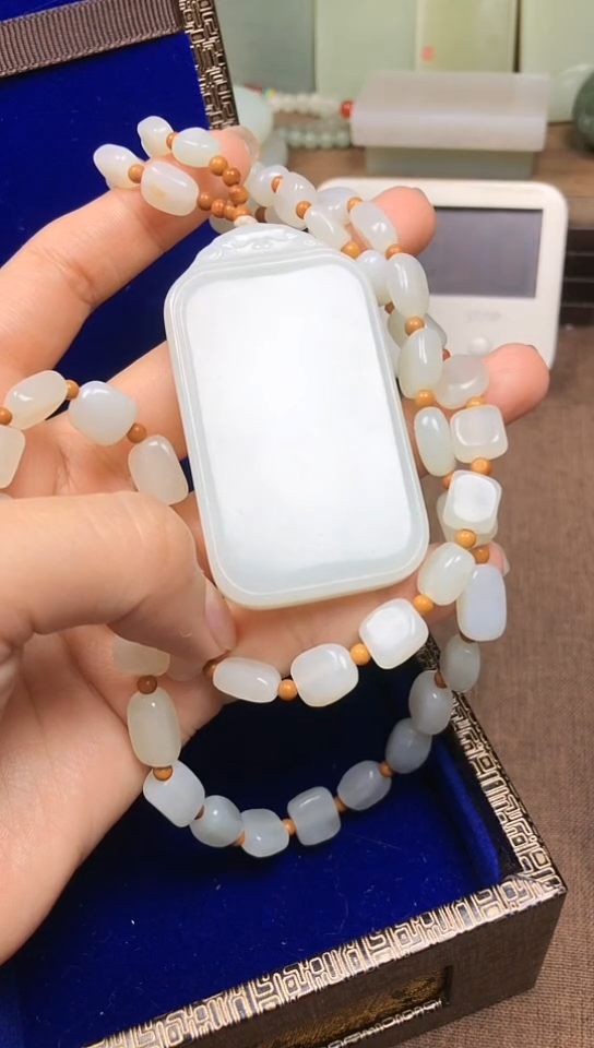 颈饰未镶嵌和田玉自**变自我