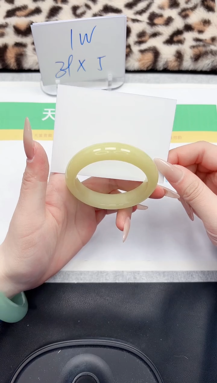 【闪购商品】石英质玉手镯未镶嵌108-53.8