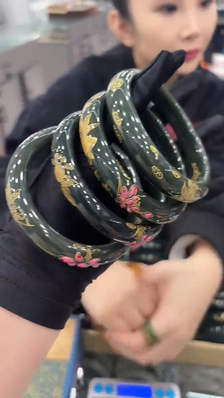 未镶嵌手镯和田玉董小姐推荐 多样性发货 拍一发一