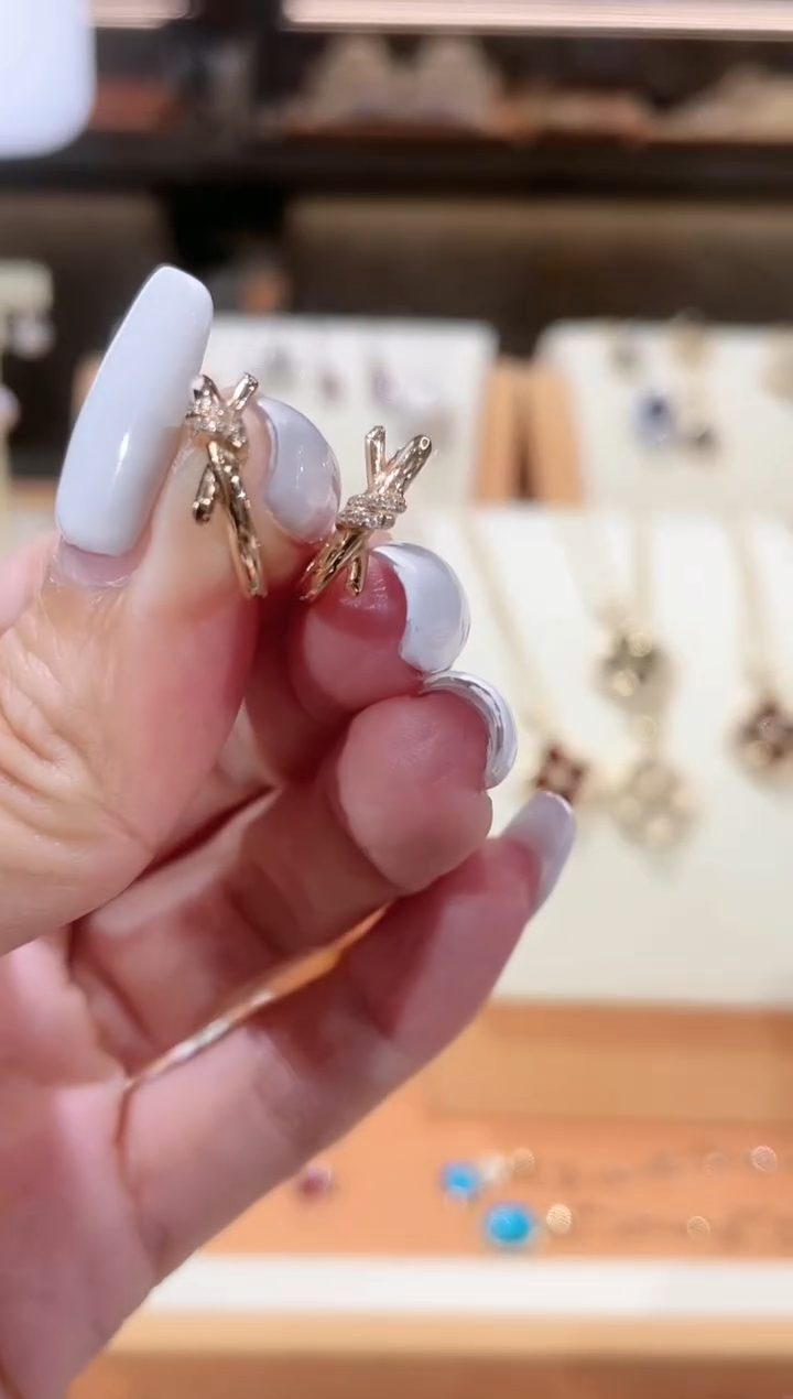 【闪购商品】钻石耳饰18K金镶嵌耳饰