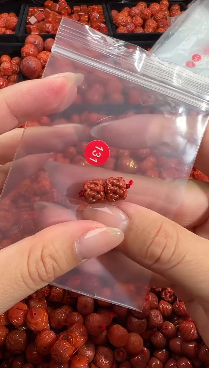 南红玛瑙未镶嵌颈饰1