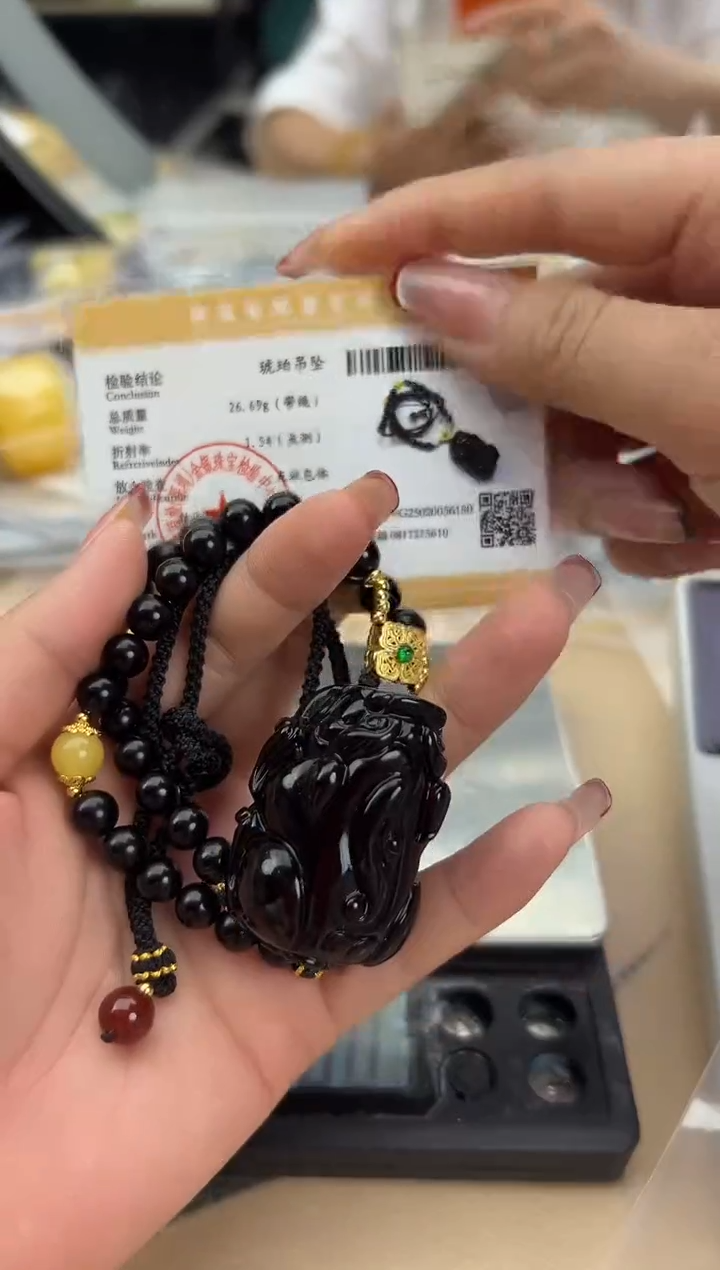 【闪购商品】琥珀裸石未镶嵌蜜蜡吊坠