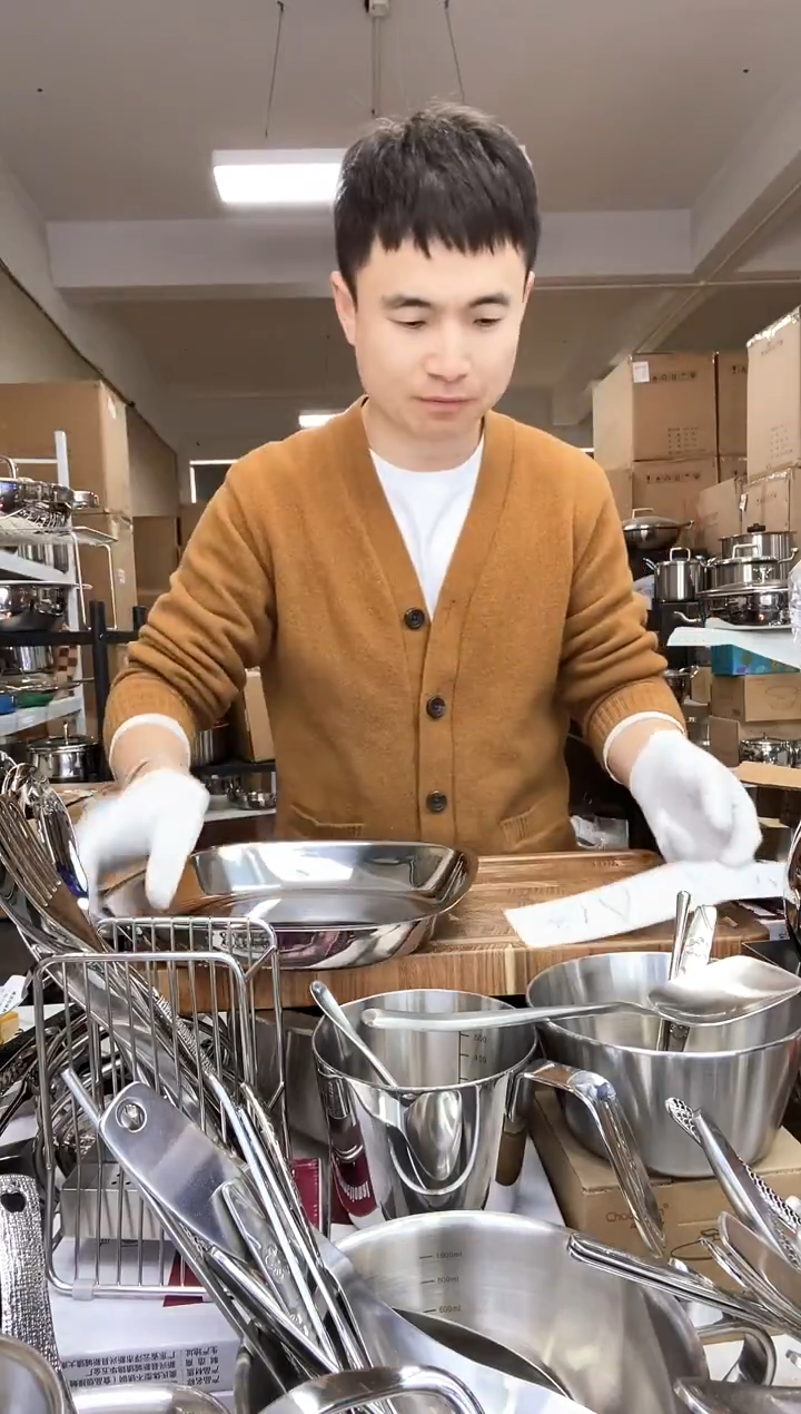 A13 微瑕卓德铭23.5cm方盘