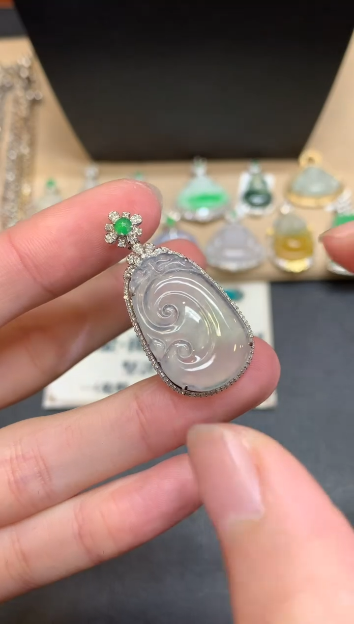 【闪购商品】翡翠颈饰18K金镶嵌如意【无服务费】