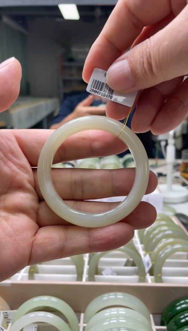 【闪购商品】和田玉手镯未镶嵌编码 2470圈口50-51