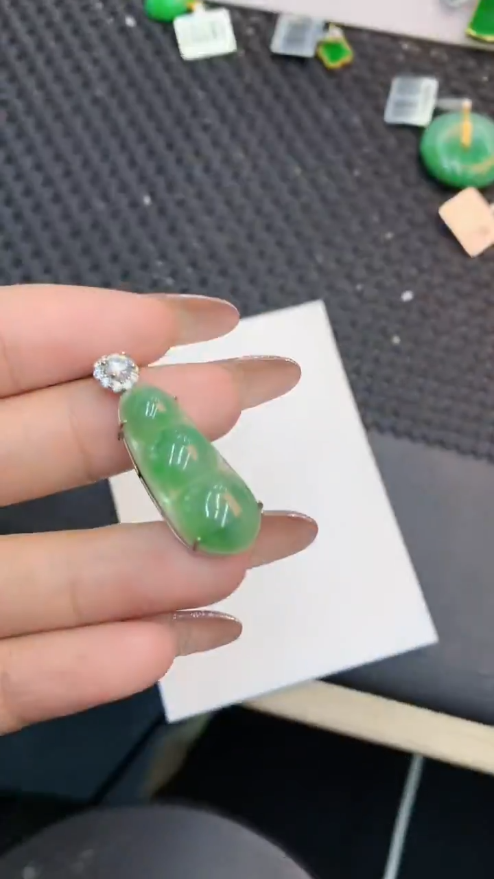 颈饰未镶嵌翡翠1