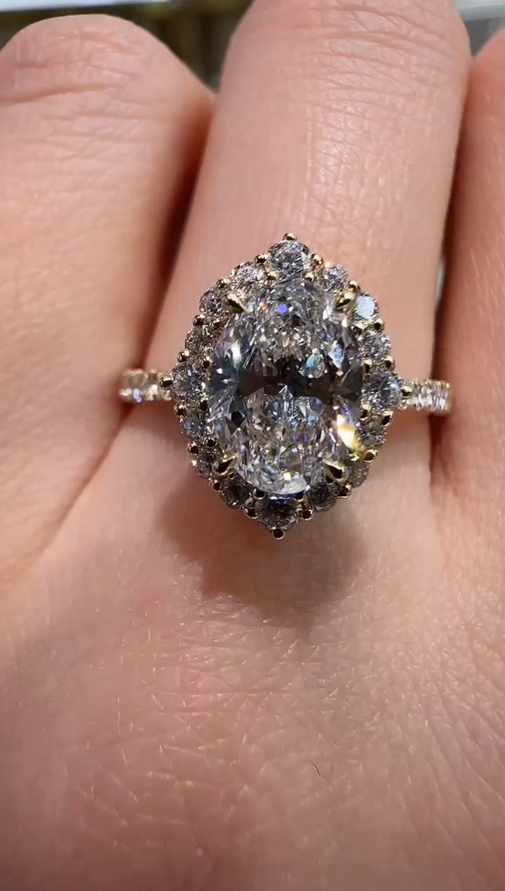 【闪购商品】实验室培育钻石18K金镶嵌设计款椭圆1ct14圈