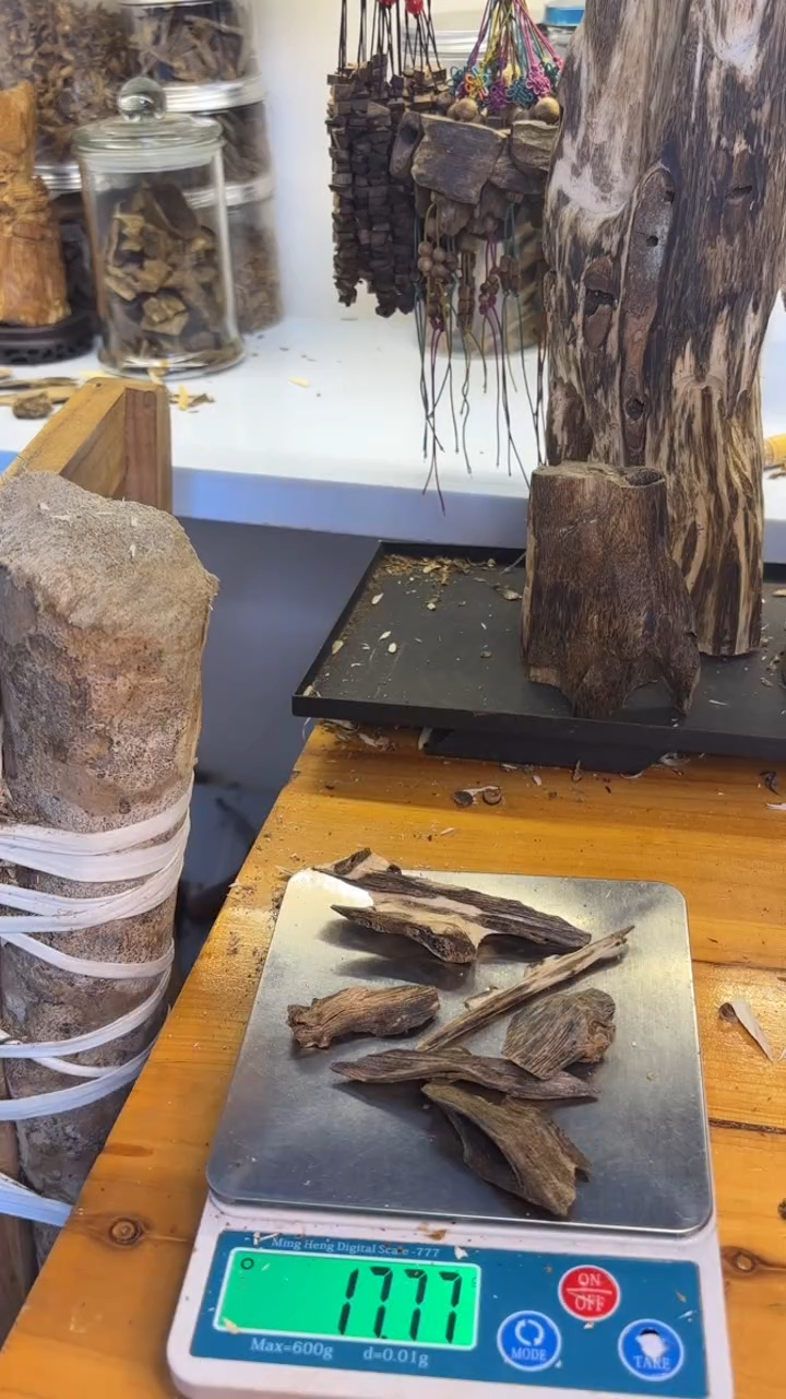 沉香沉香碎屑天然一代树原材料17.7克