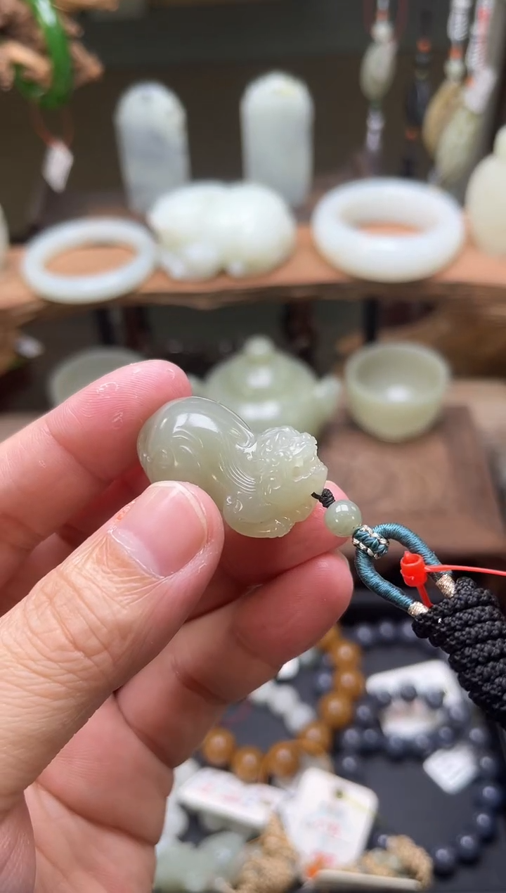 【闪购商品】和田玉吊坠未镶嵌且末青白玉貔貅90053