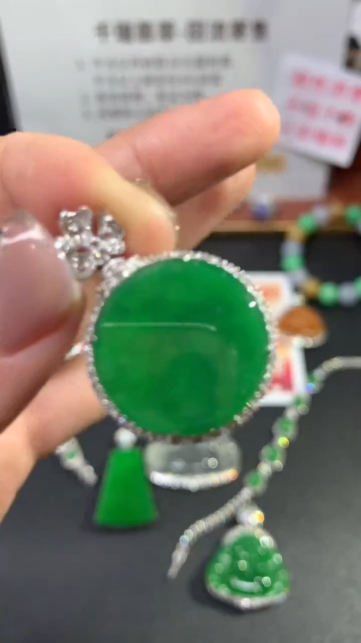 【闪购商品】翡翠吊坠(不含链)18K金镶嵌无事牌不退不换|18000+0