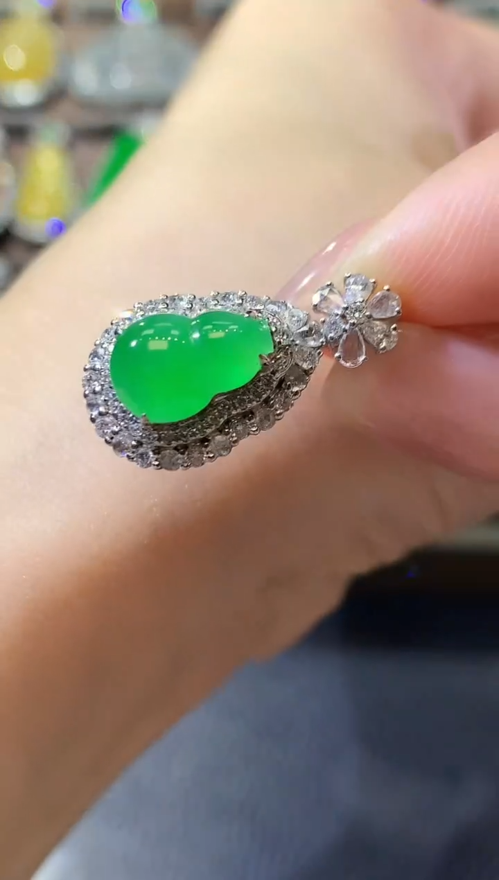 【闪购商品】翡翠吊坠(不含链)18K金镶嵌D29