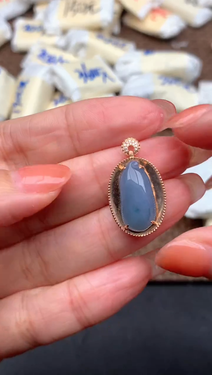 18K金镶嵌挂件翡翠1