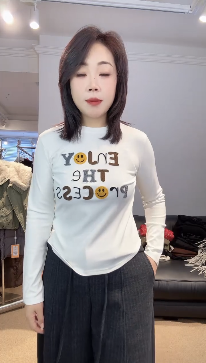 不退不换卡通白色打底衫6551