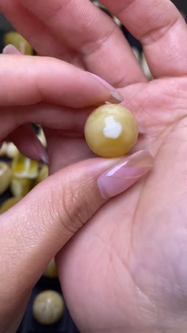 未镶嵌琥珀裸石葵. 62