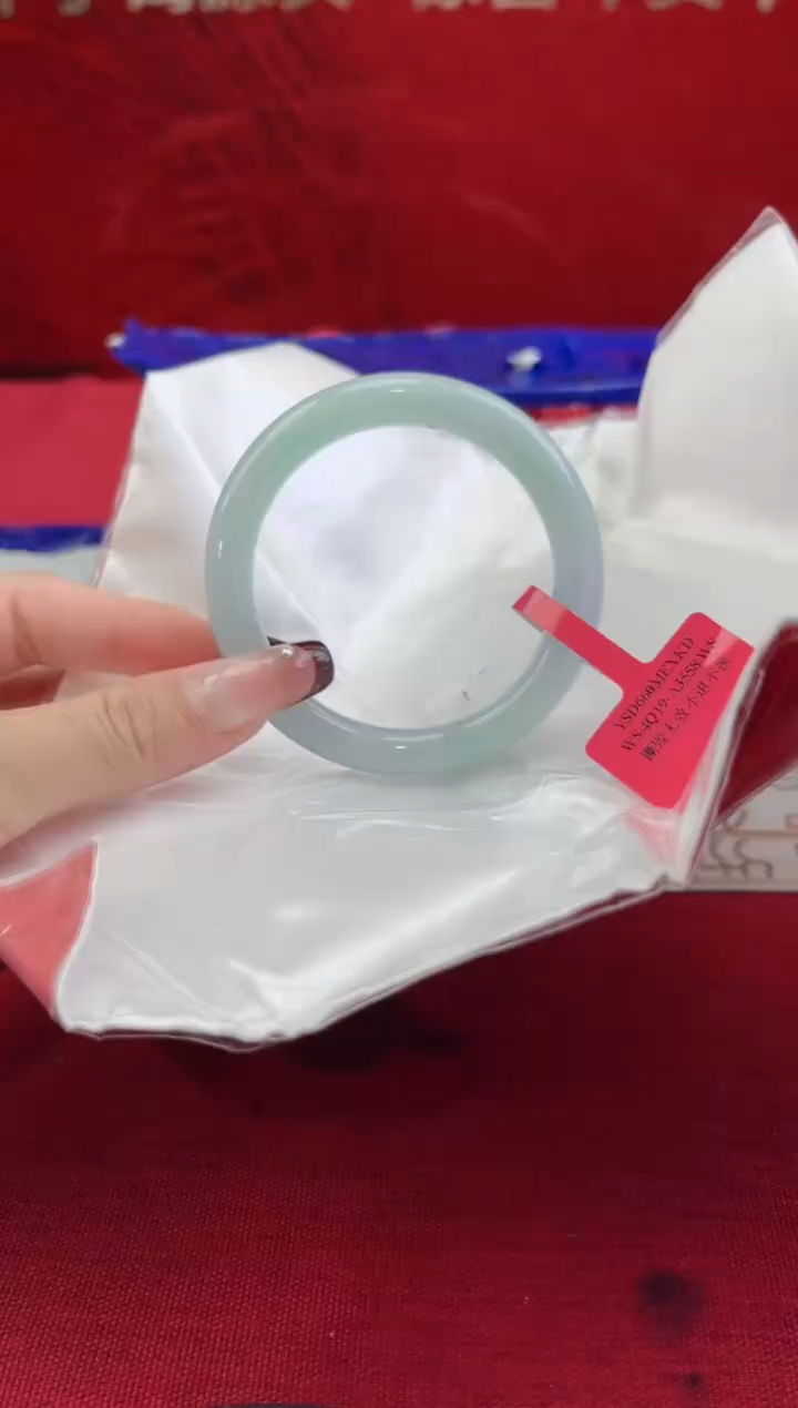 【闪购商品】翡翠手镯（圆镯）未镶嵌翡翠手镯3