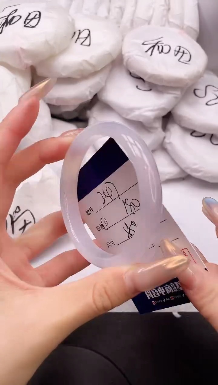 【闪购商品】石英质玉手镯未镶嵌8K247-58