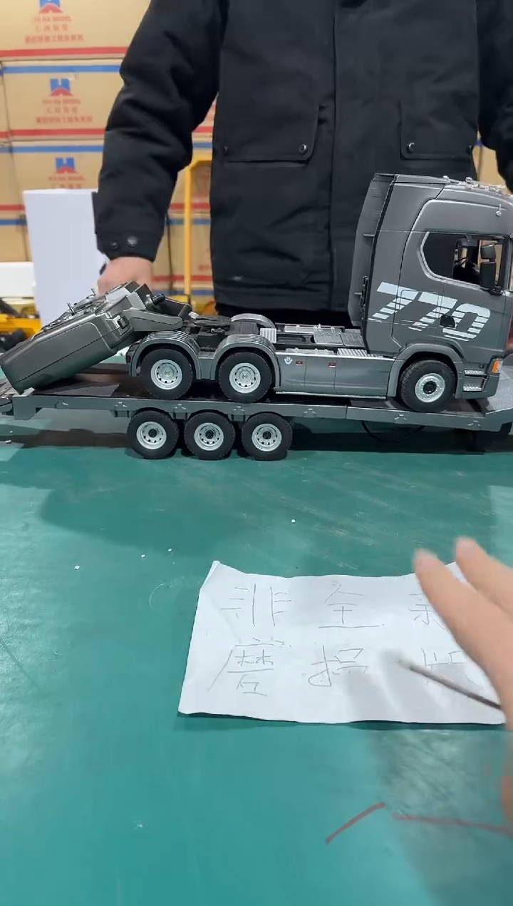 非全新斯堪尼亚770拖头+拖挂 灰色套装