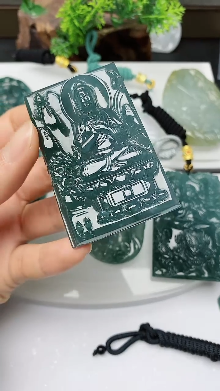 【闪购商品】翡翠颈饰未镶嵌          