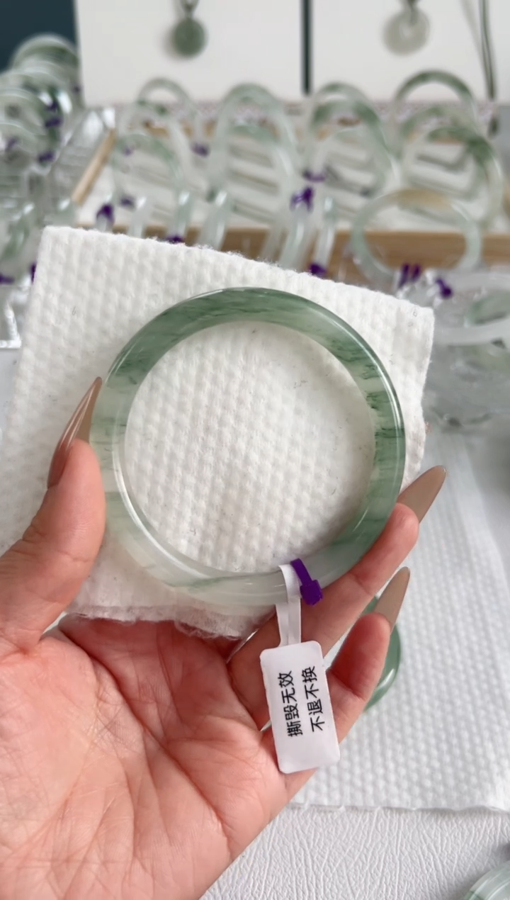 【闪购商品】石英质玉（天山翠）手镯未镶嵌62