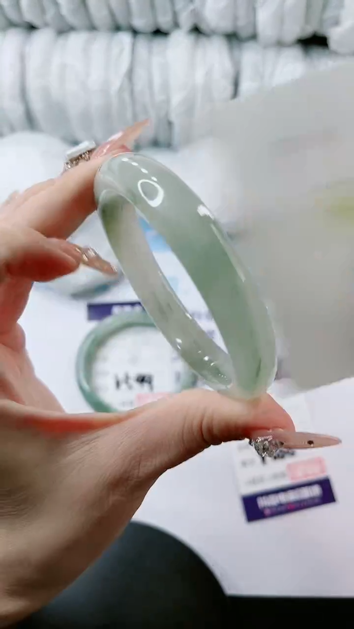 【闪购商品】石英质玉手镯未镶嵌多样性发货V600