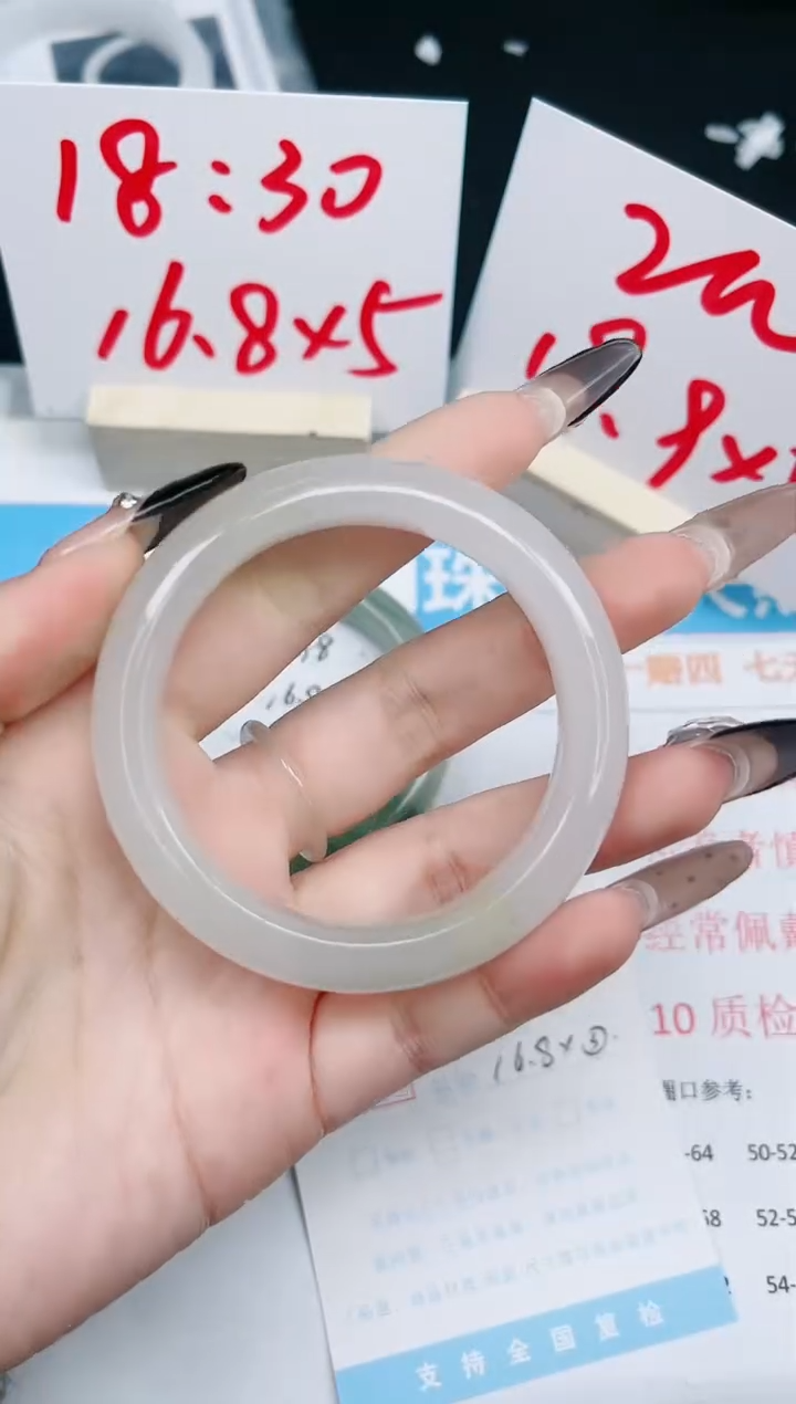 【闪购商品】石英质玉手镯未镶嵌176-52