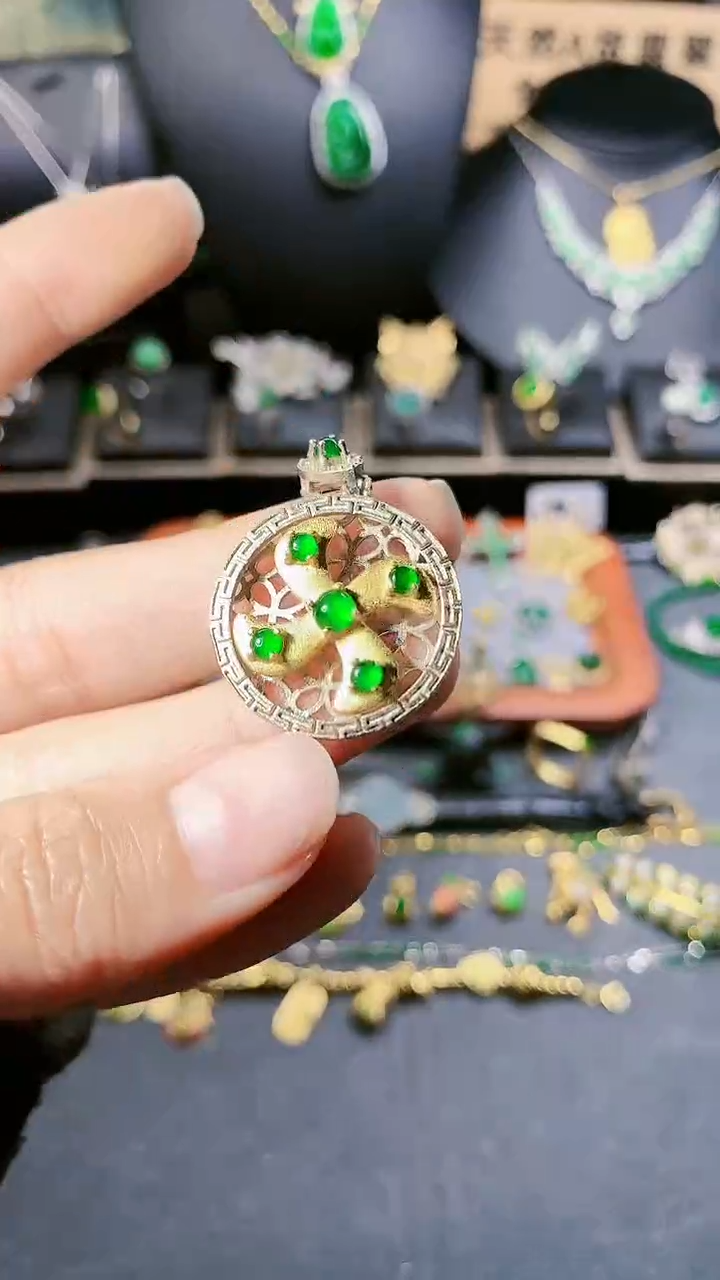 【闪购商品】翡翠吊坠(赠链)银S925镶嵌吊坠