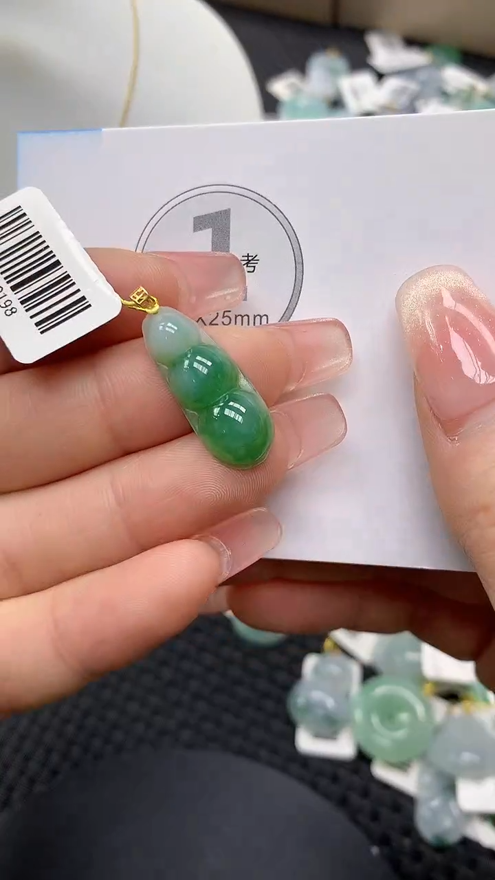 颈饰18K金镶嵌翡翠a货支持复检百元以上9元证书费自理