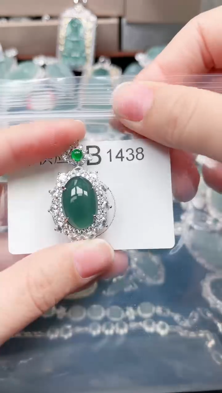 【闪购商品】翡翠颈饰未镶嵌1438赠皮绳
