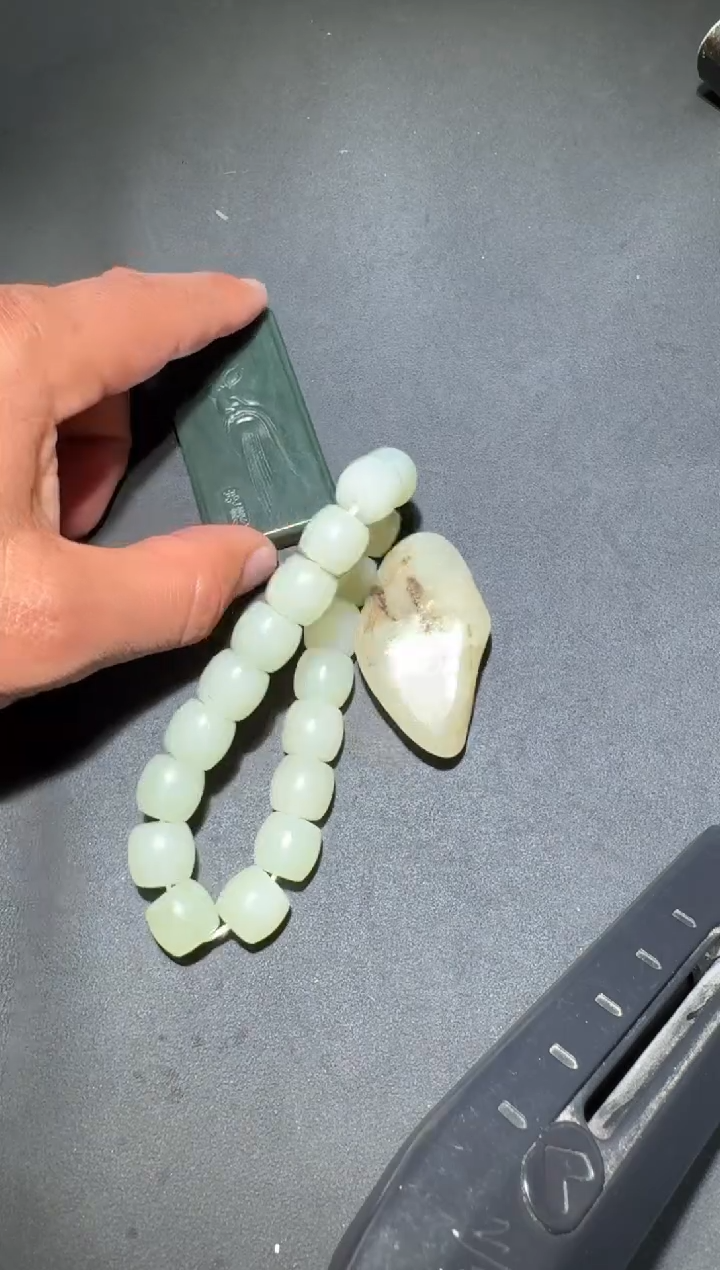 未镶嵌和田玉（糖玉）挂件和田玉