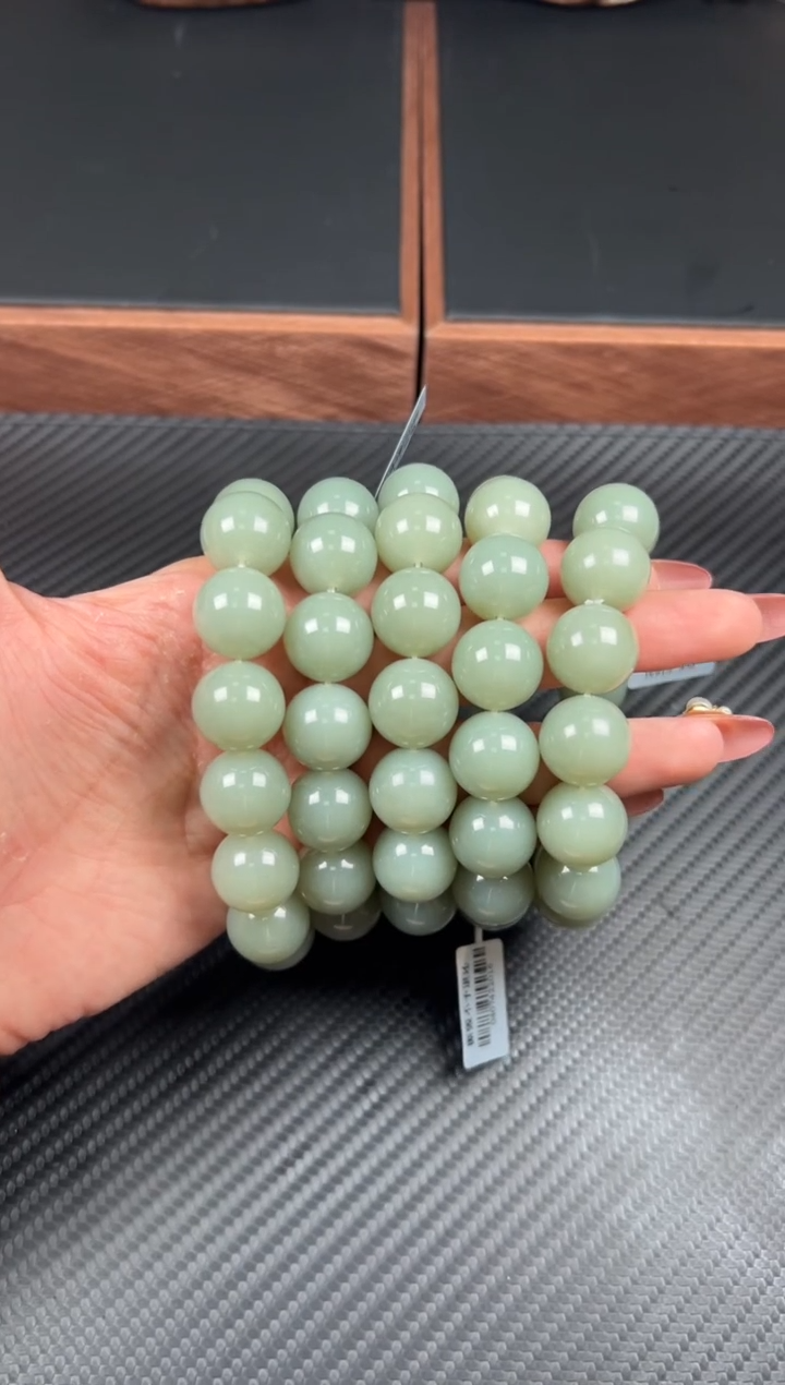手串未镶嵌和田玉且末微色差近矿卡16Mm多样性发货拍一发一