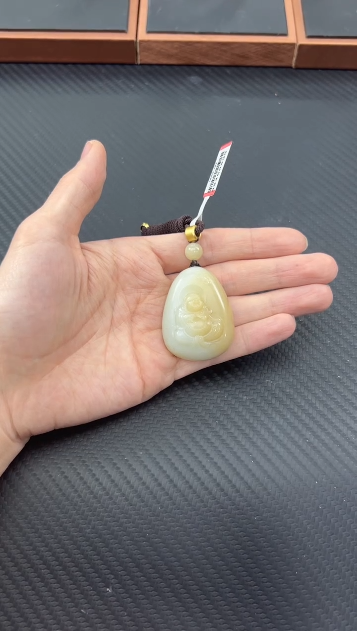 【闪购商品】和田玉吊坠(赠链)未镶嵌且末微色差迪克兰吊坠