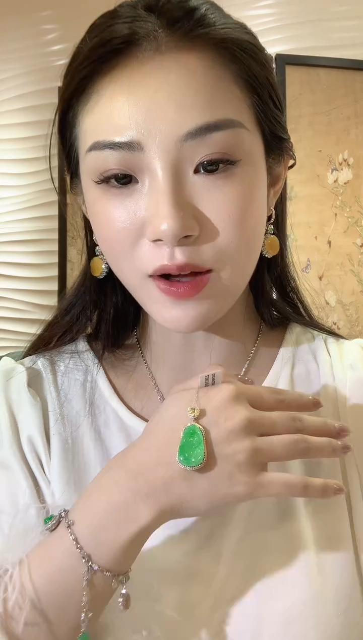 【闪购商品】翡翠吊坠(不含链)18K金镶嵌C72